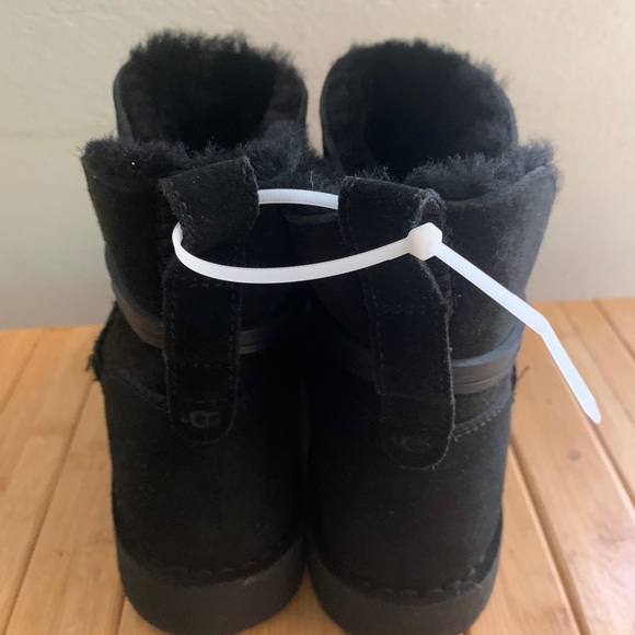 Women’s UGG Ester Black Suede Slip Boots sz 7
